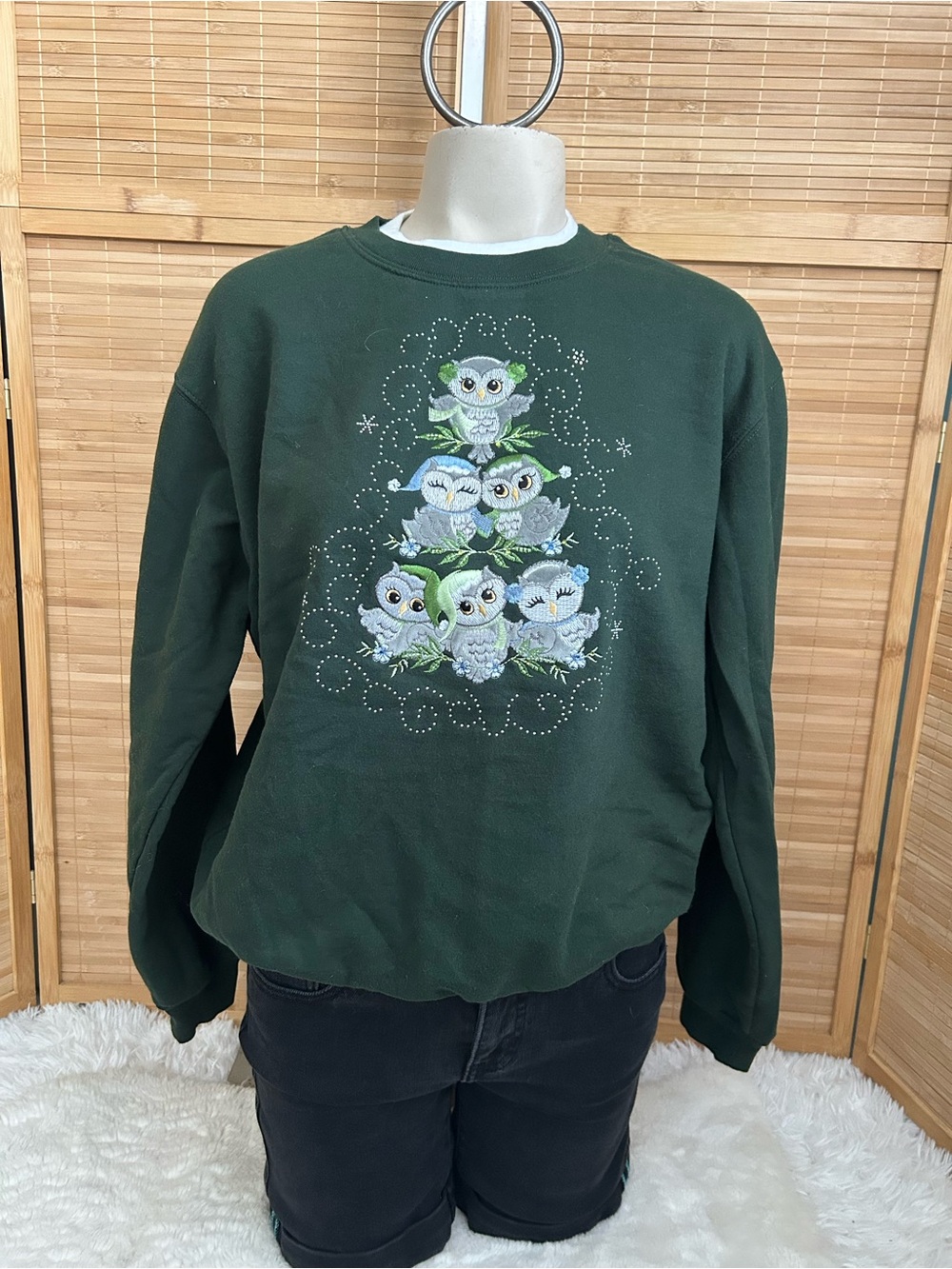 Morning Sun green crewneck sweatshirt winter embroidered owl shirt woman’s M